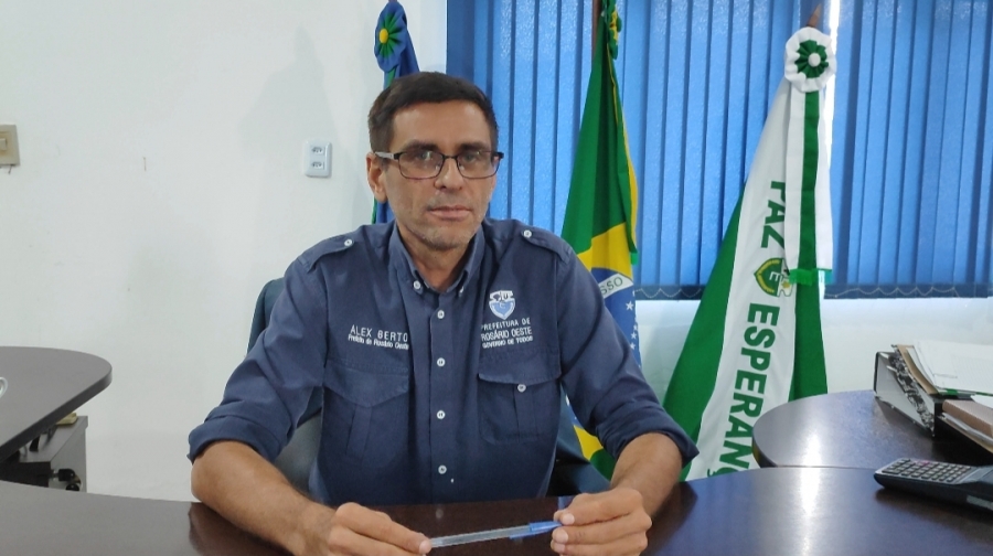 Prefeito Alex Berto parabeniza a todos os funcionários pelo Dia do Servidor