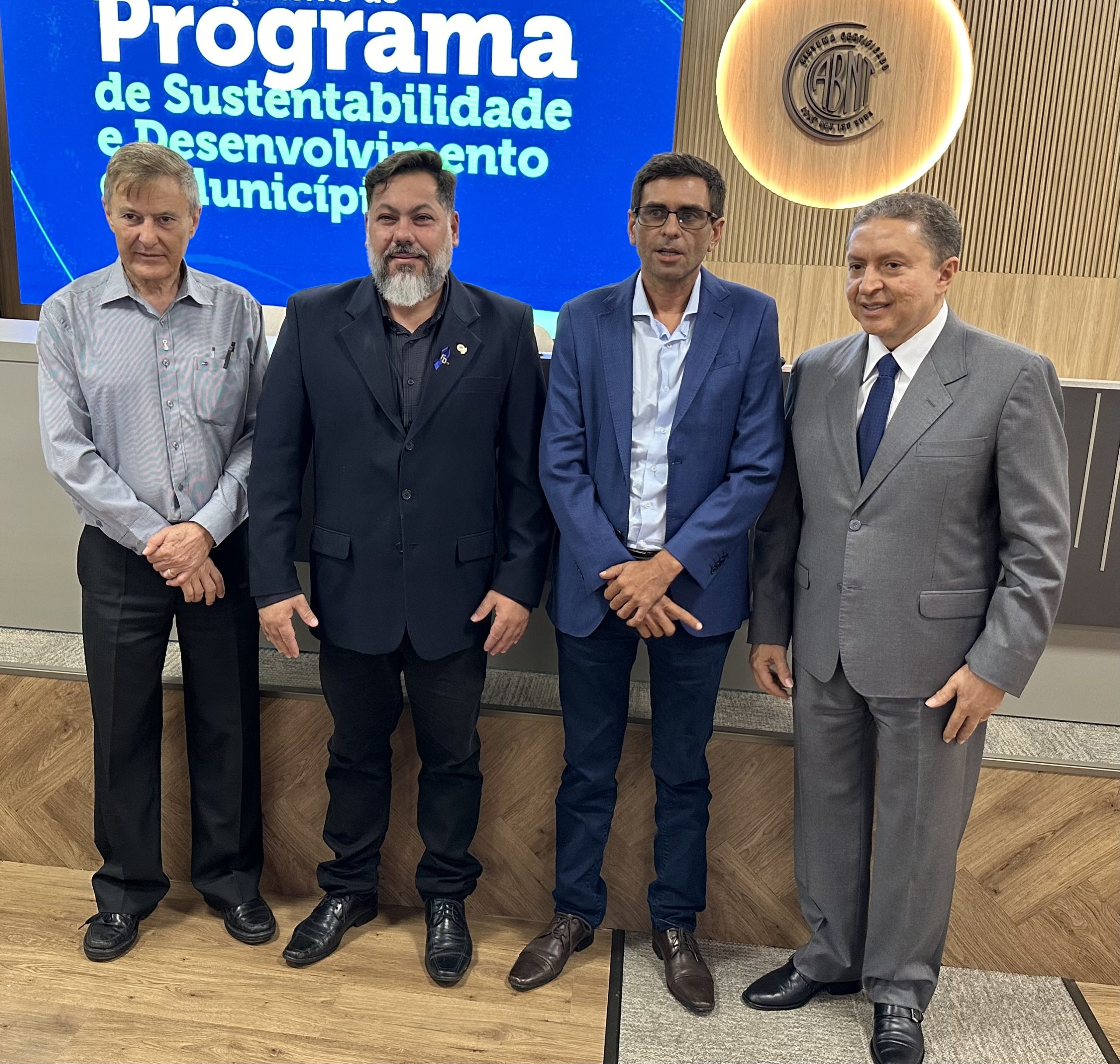 Presidente da Câmara Municipal e Prefeito de Rosário Oeste – MT, participam de lançamento do Programa de Sustentabilidade