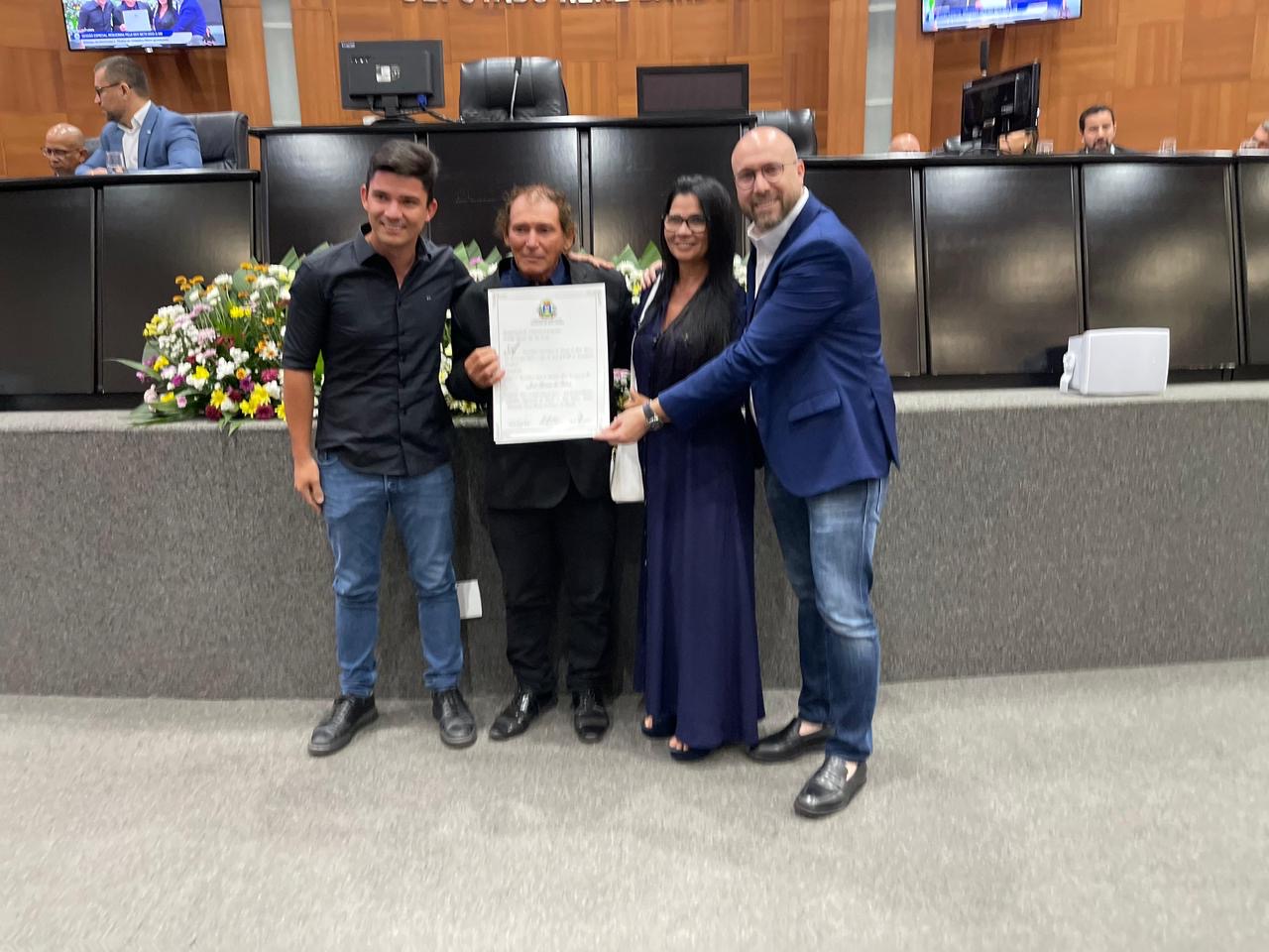 Vereador Zé cabeludo é homenageado pela AL com o Título de Cidadão Mato-Grossense