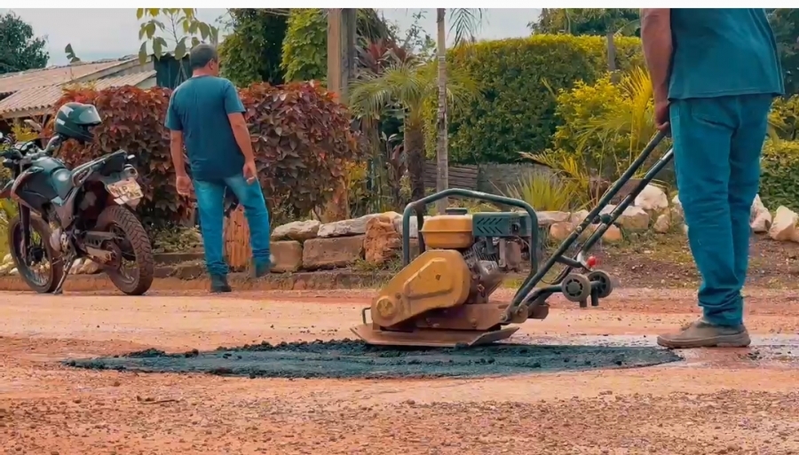 Prefeitura de Rosário Oeste realiza Operação Tapa Buracos nas ruas da cidade