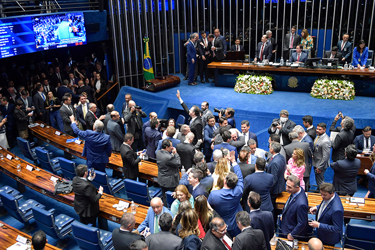 Senadores selecionam medidas para compensar desoneração da folha