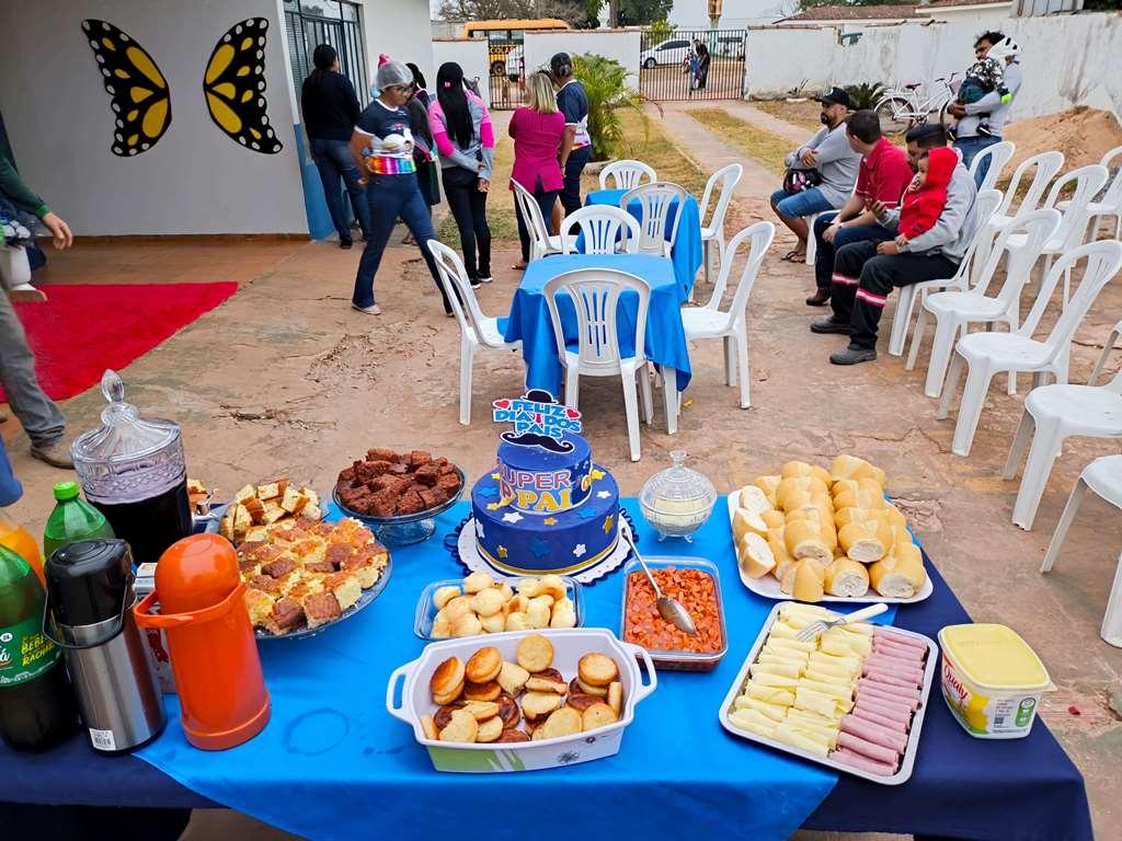 Celebração do Dia dos Pais com café da manhã na Extensão da Creche Municipal de Rosário Oeste