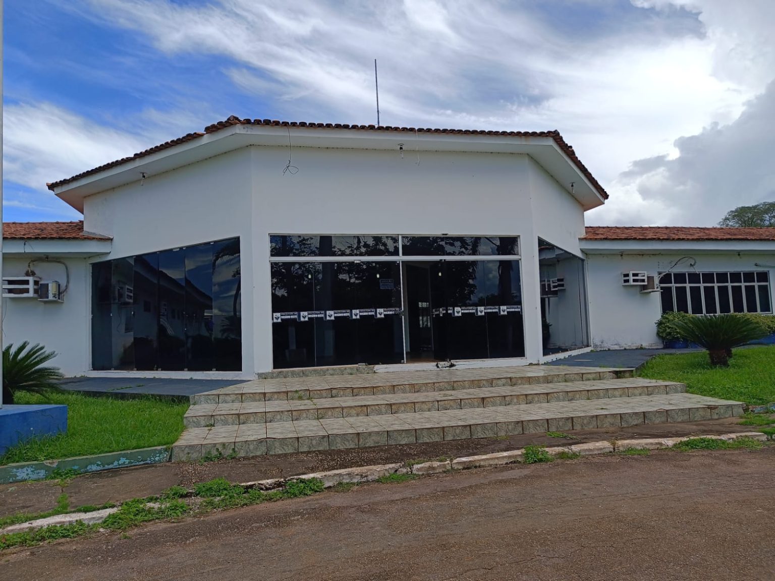 Entrada de Flávio Loureiro e queda de Leila Buffon marcam crise na Prefeitura de Rosário Oeste