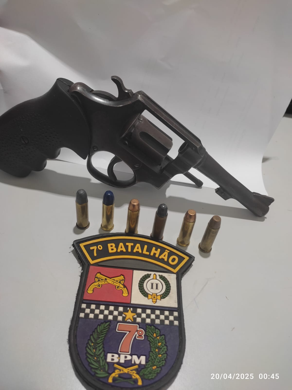 Populares evitam tragédia em bar da Comunidade de Pindaival e PM apreende um revólver