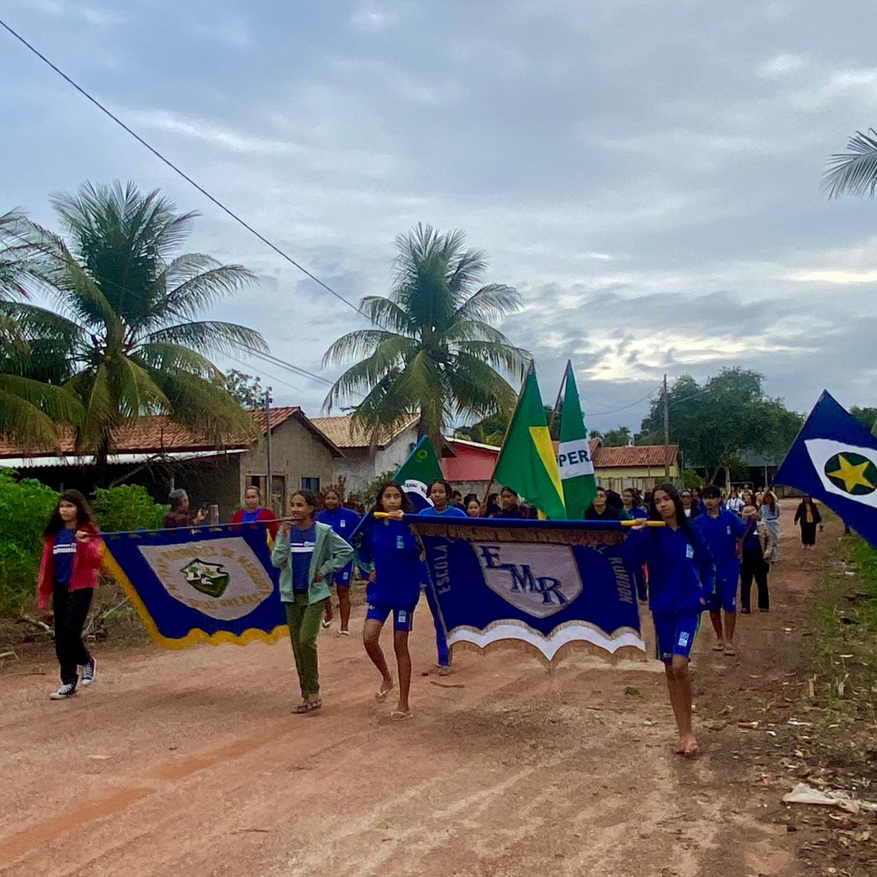 Distrito do Bauxi realizou desfile cívico em comemoração ao aniversário de 164 anos de Rosário Oeste