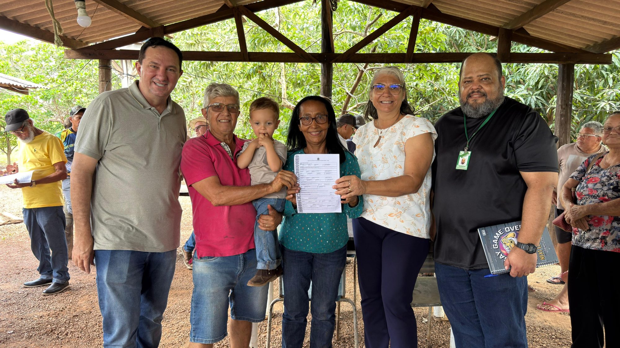 Entrega de títulos definitivos reúne autoridades e moradores nos assentamentos Maria Bem-Vinda e Forquilha do Rio Manso
