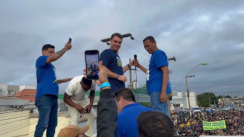 Flávio Bolsonaro participa da Marcha para Jesus em Cuiabá e encerra agenda em Mato Grosso