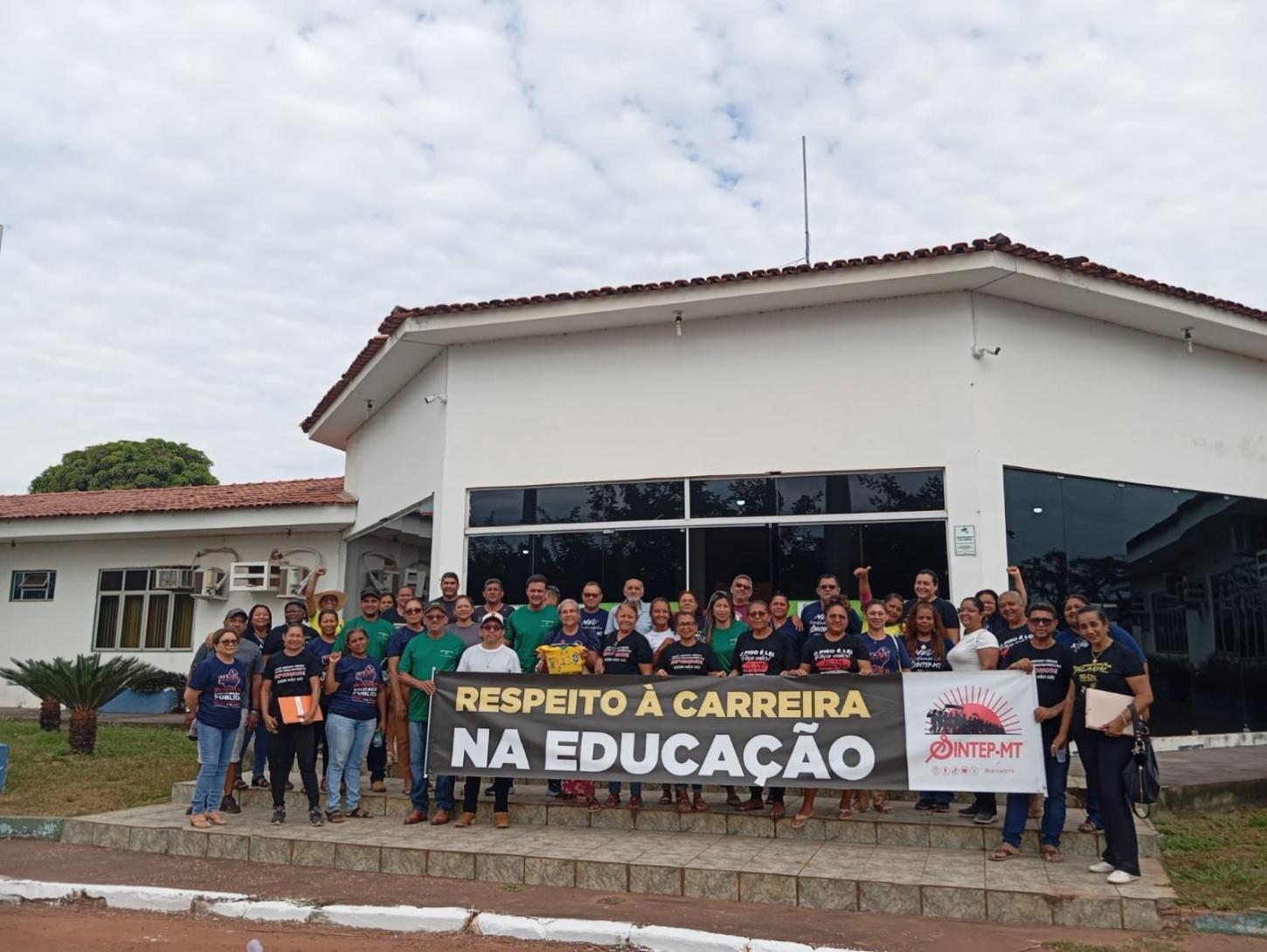 Professores retornam às salas de aula, mas deixam recado para o prefeito Mariano Balan: “A luta continua”