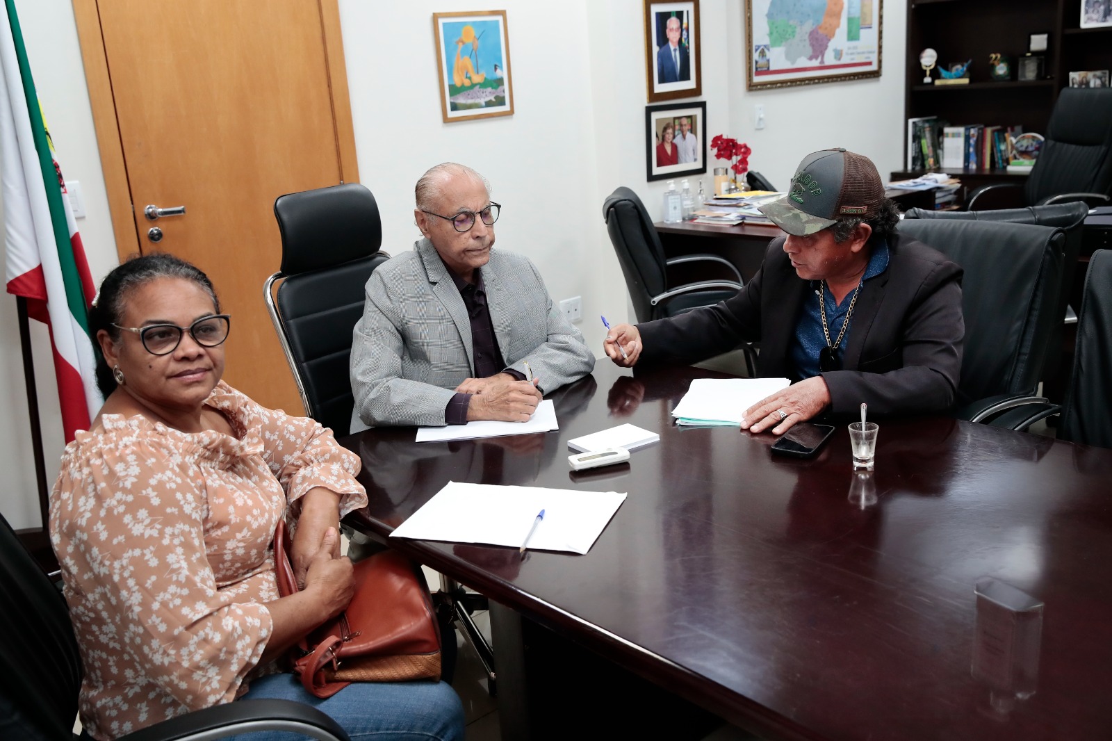 Tito da Forquilha e presidente da Associação Entre Rios se reúnem com deputado Júlio Campos para fortalecer demandas de Rosário Oeste e distritos